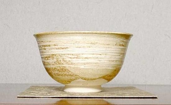 近代陶芸家　道林俊正作　黄瀬戸　三嶋　茶碗　無傷　共箱　古物。 近代陶芸家 道林俊正作 黄瀬戸 三嶋 茶碗 無傷 保証 共箱。 - 新