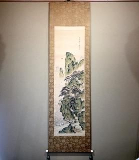 掛軸-651 大徳寺 丹羽萬寧 暫伴月将影行楽須乃春 共箱 97歳