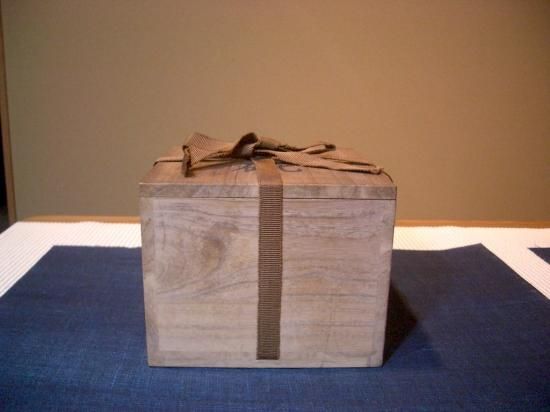 常滑焼　山田清次郎作　瓢箪画　銘「有楽」茶碗　無傷　共箱　古物。 常滑焼山田清次郎作茶碗瓢箪画。