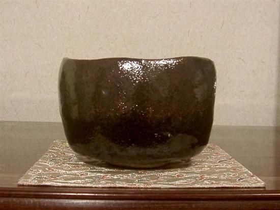 高台寺焼志村琮山作黒楽茶碗。