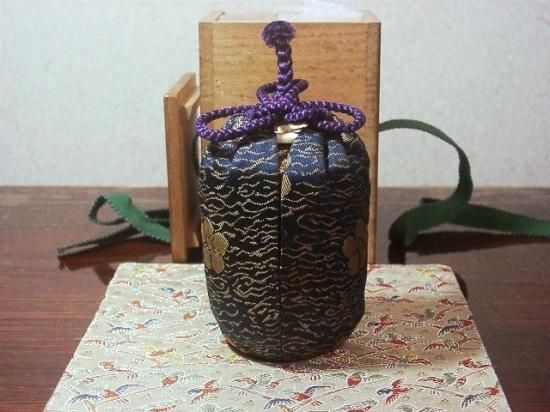 初代和気亀亭作楽焼茶入。