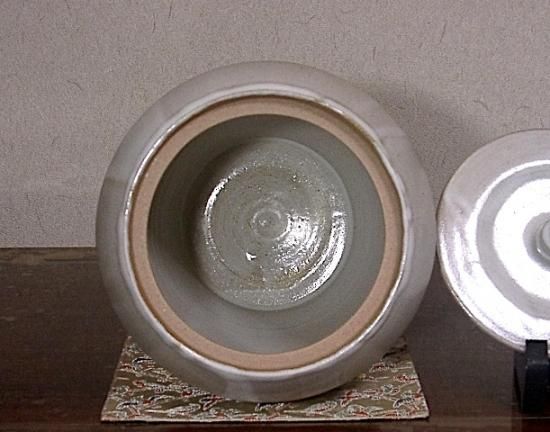 清山窯金子 清 作藁灰釉水指無傷共箱。