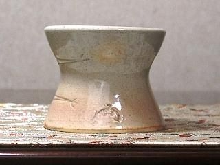 常滑焼　山田清次郎作　瓢箪画　銘「有楽」茶碗　無傷　共箱　古物。 常滑焼 山田清次郎作 瓢箪画 銘「有楽」茶碗 無傷 共箱 古物。