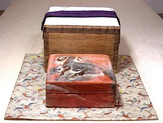 京焼・清水焼　宮永東山作　蓮片　香合　無傷　共箱　保証。 京焼・清水焼 八坂焼 交趾写 桜鯉 在判 香合 無傷 共箱 保証