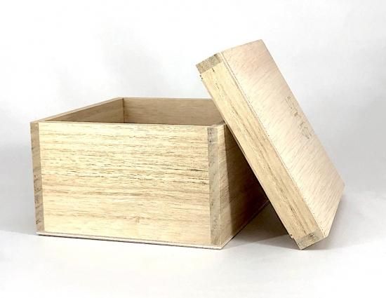 高麗 安 東五 作 雲鶴青磁 茶碗 無傷 保護箱合。