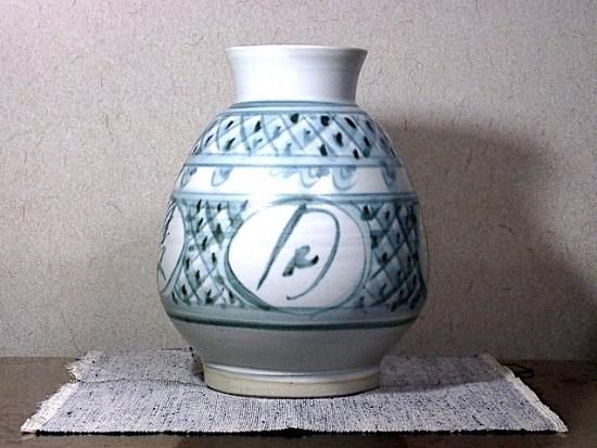 骨董輪花口花瓶「新井謹也（あらいきんや）作　号は孚鮮（ふせん）」 骨董輪花口花瓶「新井謹也（あらいきんや）作 号は孚鮮（ふせん