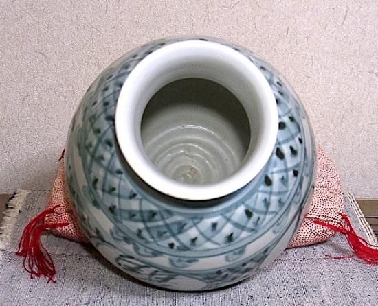 京焼・清水焼　新井謹也 作　淡青釉　文字　花瓶　無傷　共箱。 京焼・清水焼 新井謹也 作 淡青釉 文字 花瓶 無傷 共箱。 京焼・清水焼