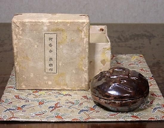 京焼・清水焼　聚楽焼　吾唯足知　香合　在銘　共箱　無傷　保証。 京焼・清水焼 聚楽焼 吾唯足知 香合 在銘 共箱 無傷。