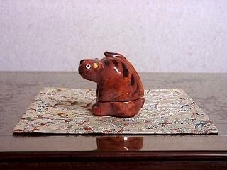 常滑焼　山田清次郎作　瓢箪画　銘「有楽」茶碗　無傷　共箱　古物。 常滑焼 山田清次郎作 瓢箪画 銘「有楽」茶碗 無傷 共箱 古物。
