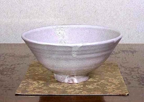 益子焼　吉川心水 作　井戸形　茶碗　無傷　共箱　保証。 益子焼 吉川心水 作 井戸形 茶碗 無傷 共箱 保証。