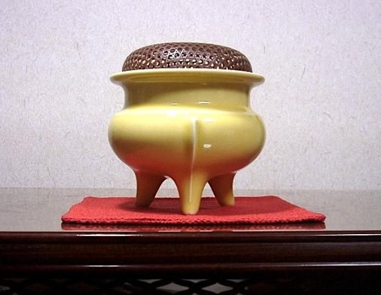 京焼・清水焼 新開邦太郎（寛山）作 黄均瓷袴腰香櫨 共箱 無傷。