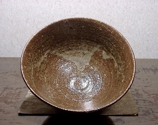 越前焼 畠山是閑 作 伊羅保 茶碗 無傷 共箱。 越前焼 畠山是閑 作 伊羅保 茶碗 無傷 共箱。