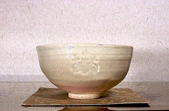京焼・清水焼 高橋道八(五世)作 桃山御本 五三桐紋 茶碗 無傷 箱合。 京焼・清水焼 高橋道八(五世)作 桃山御本 五三桐紋 茶碗 無傷 箱合。