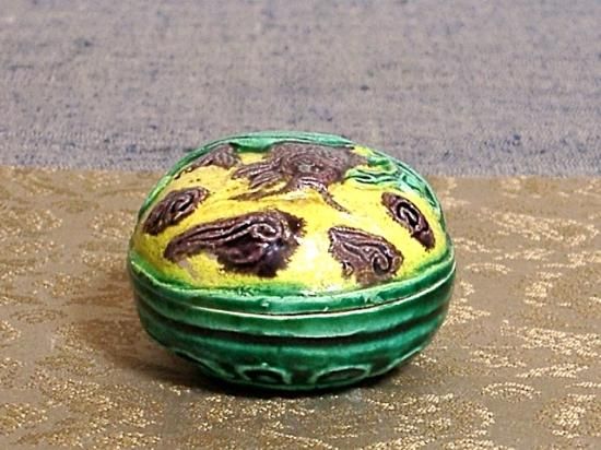 京焼・清水焼 永楽善五郎（保全）作 荒磯 交趾 香合 無傷 箱合。