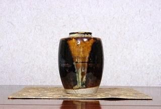 常滑焼　山田清次郎作　瓢箪画　銘「有楽」茶碗　無傷　共箱　古物。 常滑焼 山田清次郎作 瓢箪画 銘「有楽」茶碗 無傷 共箱 古物。