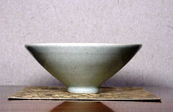 韓国 樊川窯 安東 五 作 雲鶴青磁 茶碗 無傷 箱合。