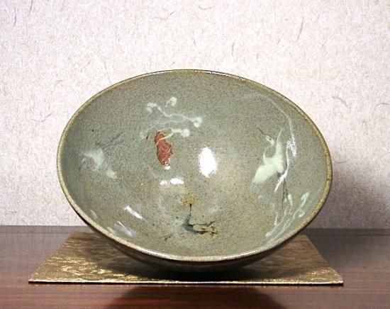 韓国 樊川窯 安東 五 作 青磁雲鶴 茶碗 無傷 共箱。 韓国 樊川窯 安東 五 作 青磁雲鶴 茶碗 無傷 共箱。