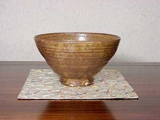 京焼・清水焼 嵯峨窯 加藤春永 作 伊羅保 茶碗 無傷 共箱。