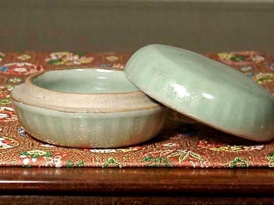 京焼・清水焼 真清水蔵六 作 青磁「字」香合 無傷 箱誂 保証 京焼・清水焼 真清水蔵六 作 青磁「字」香合 無傷 箱誂 保証