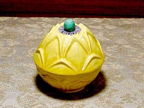 三井大磯 古余呂技窯 川瀬順一(二代竹春)作 交趾 歓冬花 香合 無傷 共箱 保証