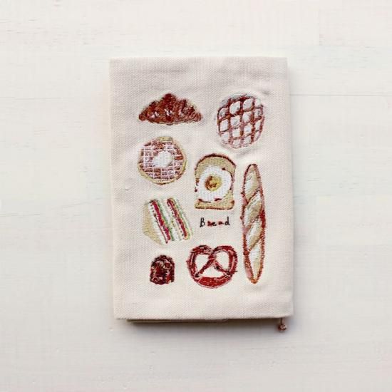HONTOWATASHI 刺繍ブックカバー パン