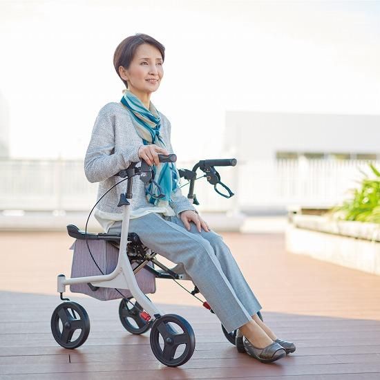 中古】安寿 ショッピングターン | 室内用四輪歩行器 コンパクト