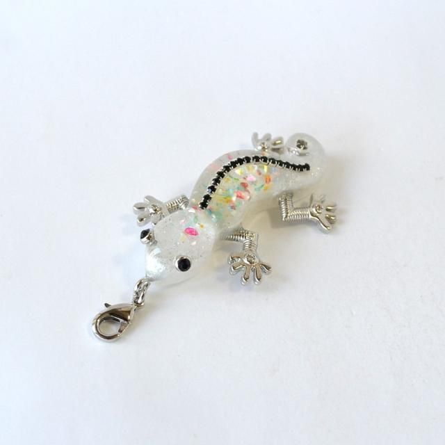 <img class='new_mark_img1' src='https://img.shop-pro.jp/img/new/icons1.gif' style='border:none;display:inline;margin:0px;padding:0px;width:auto;' />ヤモ美<br>～クラッシュシェル・ホワイト～