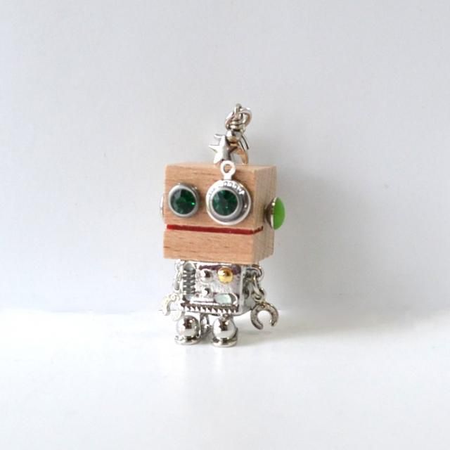 <img class='new_mark_img1' src='https://img.shop-pro.jp/img/new/icons1.gif' style='border:none;display:inline;margin:0px;padding:0px;width:auto;' />ジョワ<br>～シルバーボディ×グリーンアイズ～