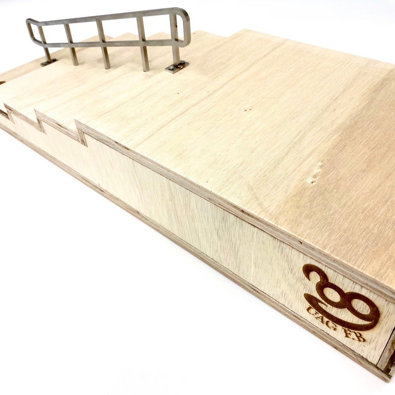 UAG SECTION】STAIR + HANDRAIL - UAG F.B ｜指スケで世界中の指