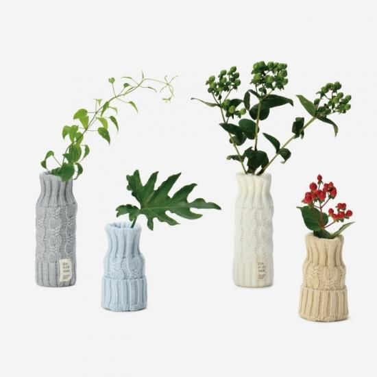 くらしをつつむ お花をニットでつつむ ペットボトルを花瓶に サイフク公式オンラインショップ Mino みの 226 つつむ くらしをつつむ お花をニットでつつむ ペットボトルを花瓶に サイフク公式オンラインショップ Mino みの 226 つつむ