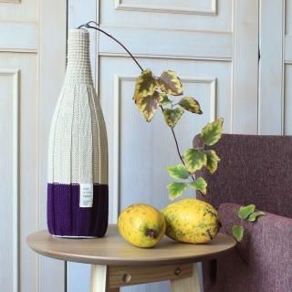 くらしをつつむ / お花をニットでつつむ ペットボトルを花瓶に