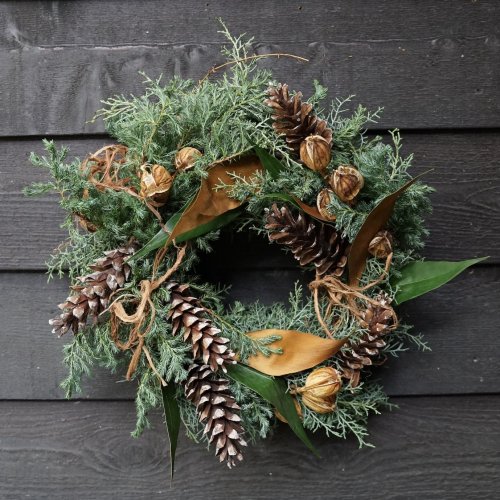 wreath M(brown/pine cone)