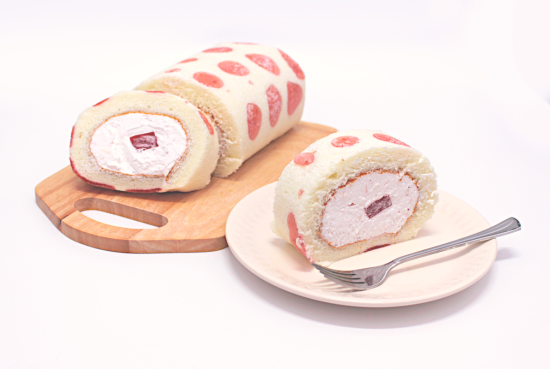 わらび餅×いちご生クリームのふわもち絶品いちごのロールケーキ。京都八幡おさぜん農園のいちご通販