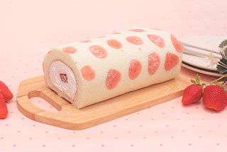 いちごわらび餅×いちご生クリームのふわもち いちごのロールケーキ