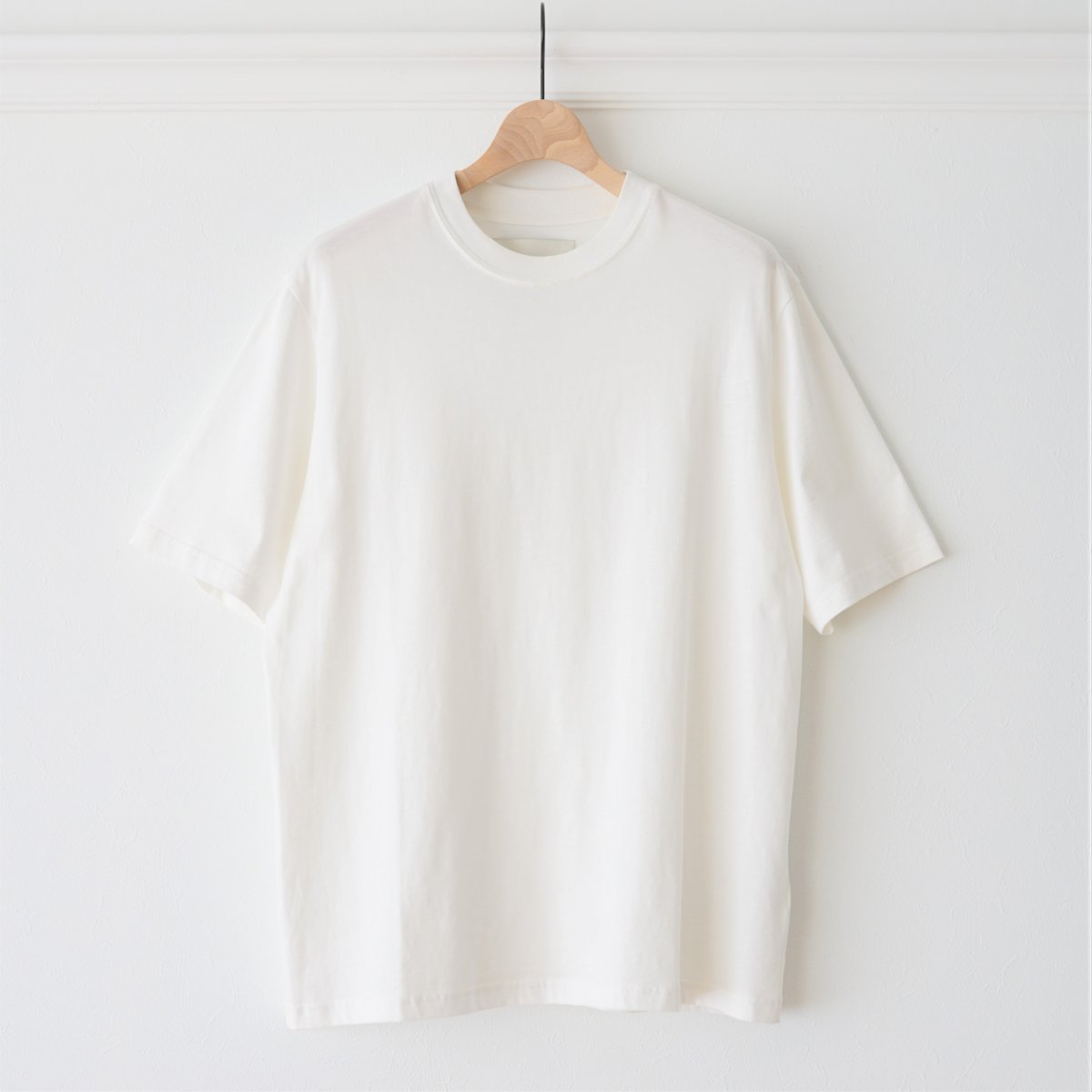【STUDIO NICHOLSON】LW COMPACT COTTON BRANDED EASY FIT SHORT SLEEVE T-SHIRT - OPTIC WHITE