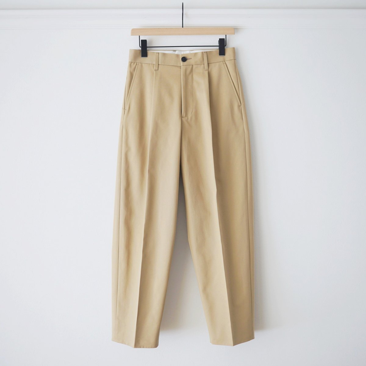 UNIVERSAL PRODUCTS ˥Сץġ COTTON 1TUCK TROUSERS - BEIGE