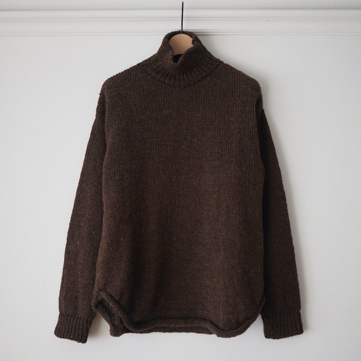 SEEALL シーオール】 ESSENTIAL HIGHNECK SWEATER - BROWN / PARK