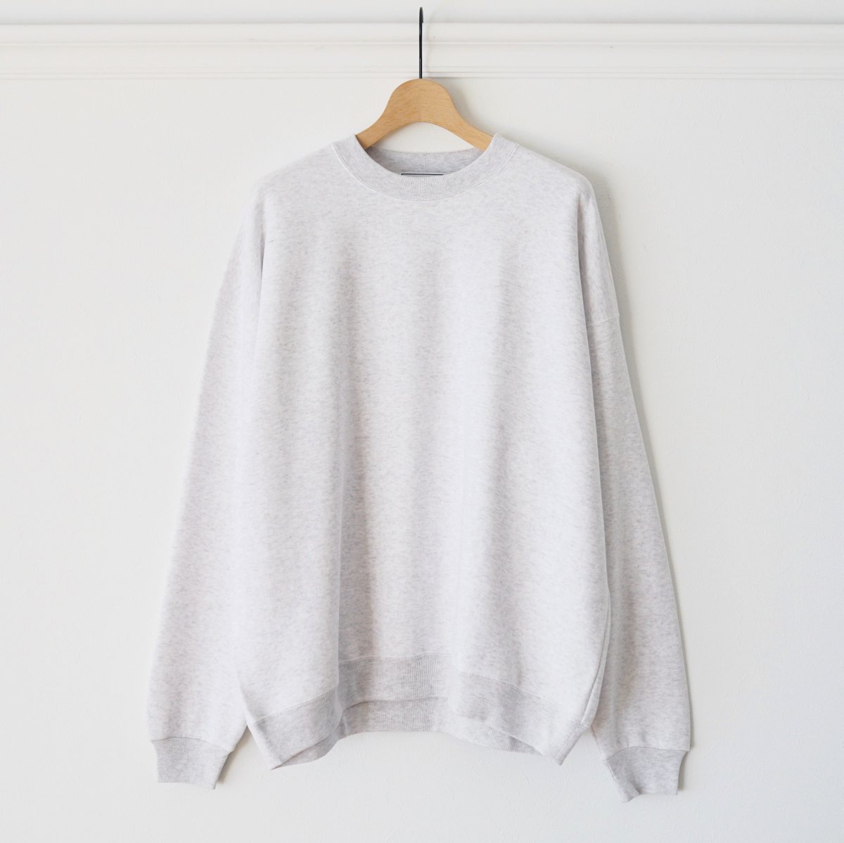 UNIVERSAL PRODUCTS ˥Сץġ YAAH CREW NECK SWEAT - WHITE