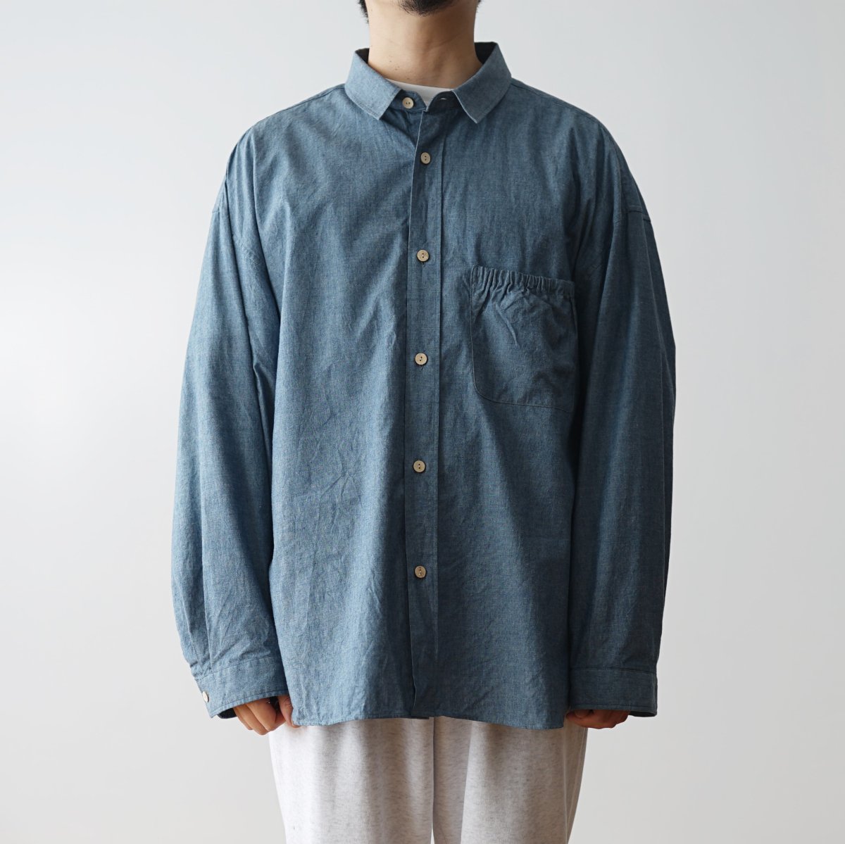 【refomed リフォメッド】 WRIST PATCH WIDE SHIRT "CHAMBRAY" - INDIGO / PARK