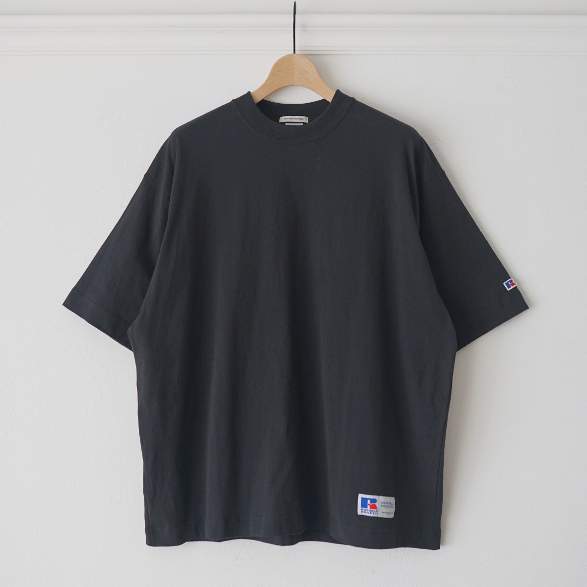 UNIVERSAL PRODUCTS ˥Сץġ RUSSELL S/S T-SHIRT - BLACK