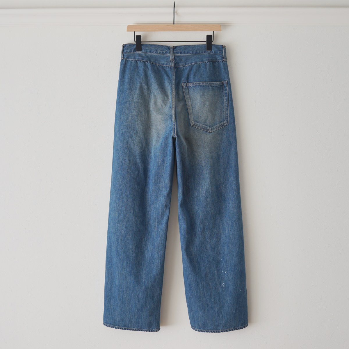 【refomed リフォメッド】 RIGHT HANDED DENIM PANTS