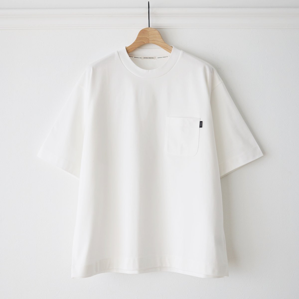 UNIVERSAL PRODUCTS ˥Сץġ PIS NAME S/S T-SHIRT - WHITE