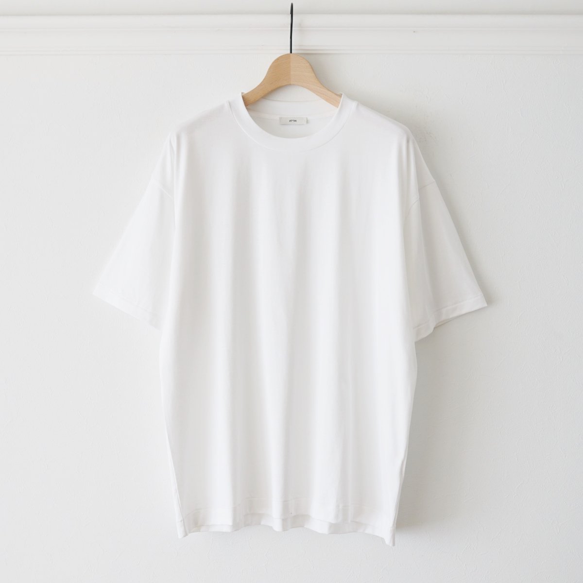 ATON ȥ SUVIN 60/2 OVERSIZED T-SHIRT - WHITE