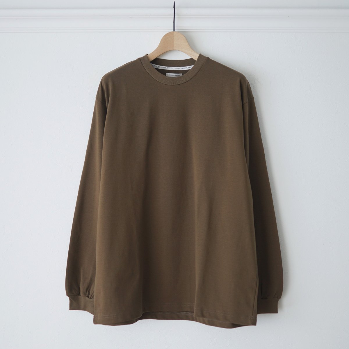 【UNIVERSAL PRODUCTS ユニバーサルプロダクツ】 L/S T-SHIRT - BROWN