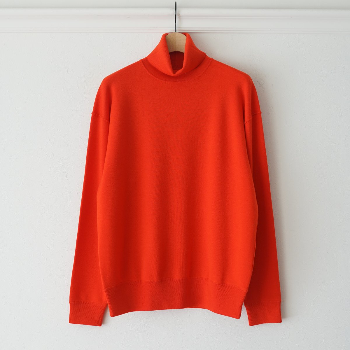 【MEIAS メイアス】 WOOL SMOOTH TURTLE PULL OVER - RED