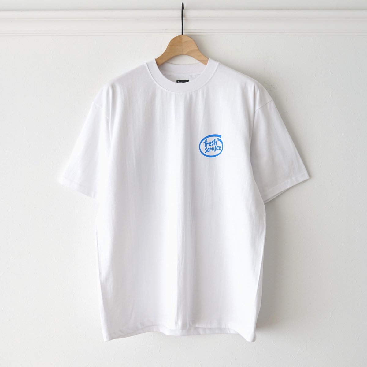 2024 SSۡFreshService եå奵ӥ CORPORATE PRINTED S/S TEE 