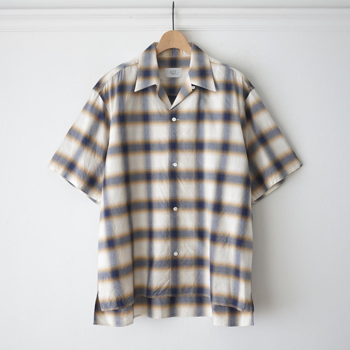 <img class='new_mark_img1' src='https://img.shop-pro.jp/img/new/icons41.gif' style='border:none;display:inline;margin:0px;padding:0px;width:auto;' />【30%OFF】【MEMBER ONLY】【URU / ウル】 OPEN COLLAR S/S SHIRTS - YELLOW
