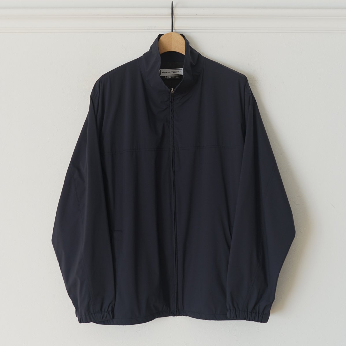 8/25ȯۡ2024 AWۡUNIVERSAL PRODUCTS / ˥Сץġ PERTEX SHIELD NYLON TRACK JACKET - D.NAVY