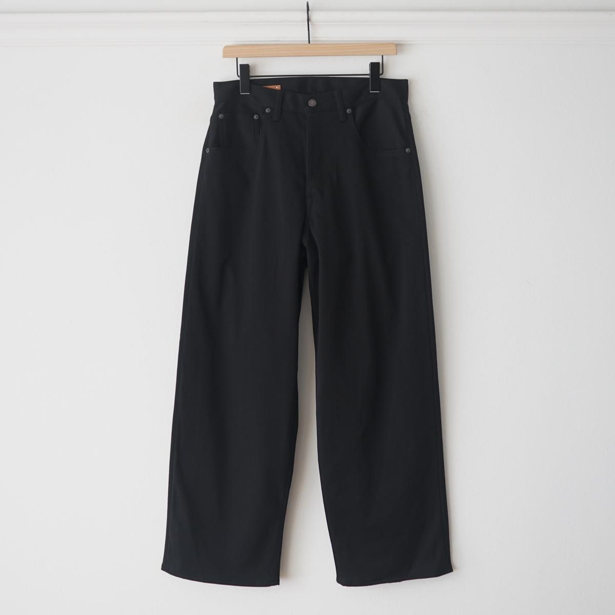 Scye /  STRETCH COTTON TWILL WIDE LEG JEANS - BLACK