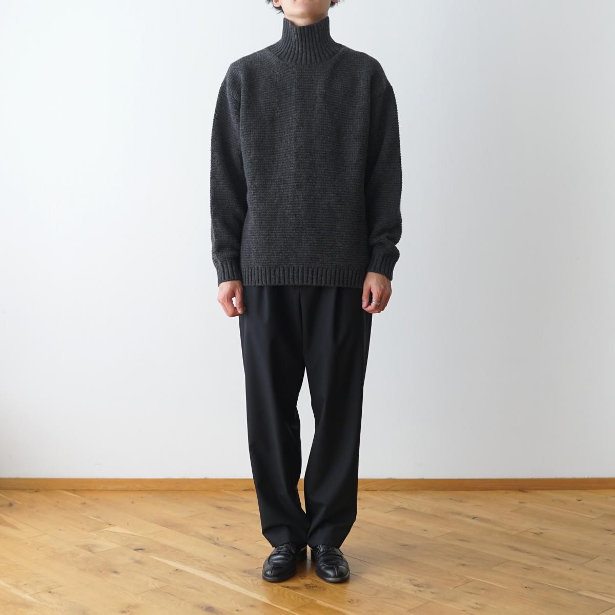 ATON / エイトン】 LAMBS WOOL HIGHNECK SWEATER - CHARCOAL GRAY